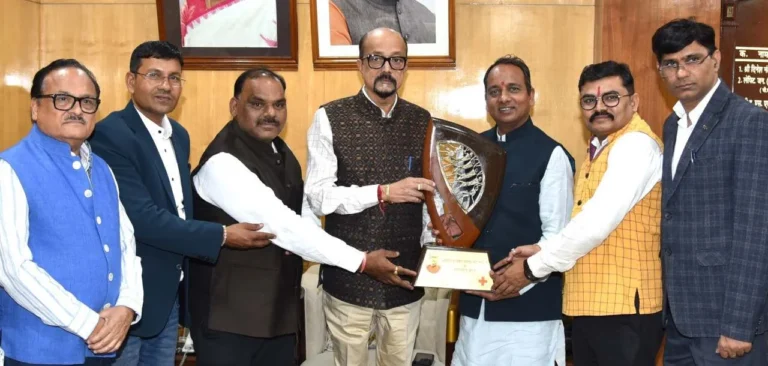 रेडक्रॉस की प्रभावशीलता बढ़ाने के लिए मिलकर करें काम