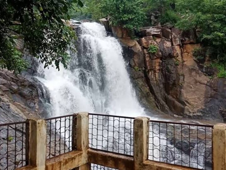 बगीचा राजपुरी झरना में सावधानी बरतनी चाहिए