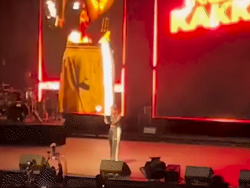 neha kakkar Melbourne concert controversy, organizers serious allegation on singer | मेलबर्न कॉन्सर्ट विवाद में ऑर्गेनाइजर्स के आरोप: कम भीड़ पहुंची तो नेहा कक्कड़ ने किया गाने से इनकार, कहा- पहले स्टेडियम भरो; 3 घंटे फैंस ने किया इंतजार