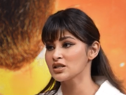 Mouni Roy breaks silence on Plastic surgery trolling | मौनी ने प्लास्टिक सर्जरी ट्रोलिंग पर दिया करारा जवाब: बोलीं- झूठी बातें फैलाने वालों पर दया आती है, लोग ऐसा करके क्या हासिल करना चाहते हैं