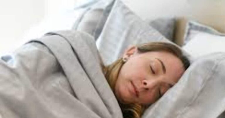 अगर कमरे में होगी ये चीजें तो नहीं सो पाएंगे चैन की नींद, जानें वास्तु टिप्स
