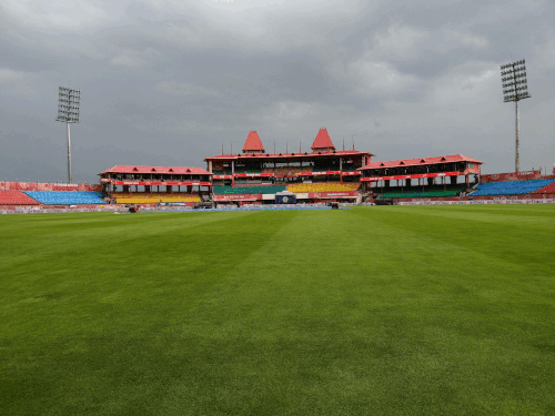 Preity Zinta Performed Havan Dharamshala Before IPL Match News Update | प्रीति जिंटा ने धर्मशाला में कराया हवन: कल होने वाले मैच से पहले मौसम खराब, बर्फबारी हुई - Dharamshala News