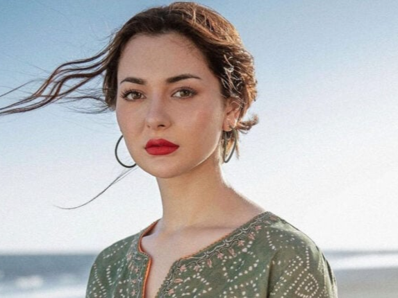 Hania Aamir Reacts To Viral Fake Statement On Pahalgam Terror Attack | हानिया का पाक आर्मी पर वायरल पोस्टर को लेकर सफाई!: फेक बता बोलीं- ये इमोशनल समय है, बिना सबूत के आरोपों से दूरियां बढ़ती हैं