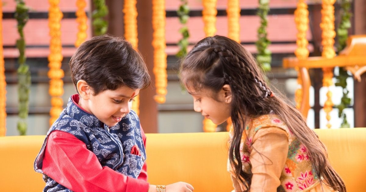 सौभाग्य योग में मनाएं रक्षाबंधन, जानें सही समय और कैसे बांधें राखी
