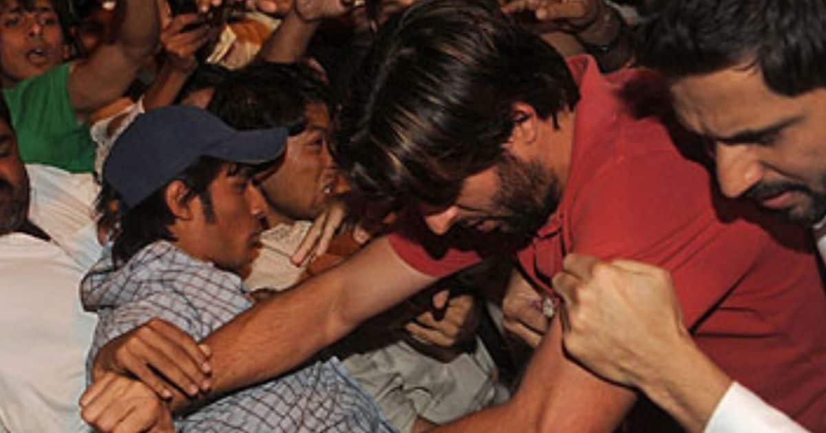 अफरीदी की पिटाई... जब पाकिस्तानी फैन ने पूर्व क्रिकेटर पर उतारा गुस्सा, वीडियो